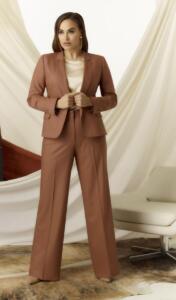 Trouwkostuum-vrouw-bruin