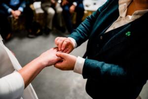 Trouwkostuum-vrouw-groen-tweed