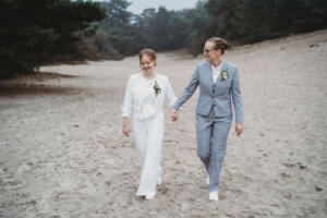 Trouwpak-vrouw-stoer-in-blauwe-ruit