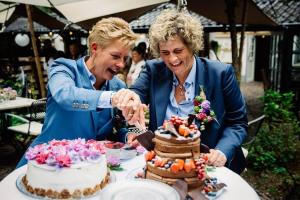 Trouwpak lesbische bruid op maat gemaakt