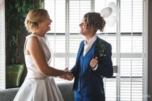 Trouwpak trouwvest  vrouw met gilet op maat gemaakt lesbiche bruid