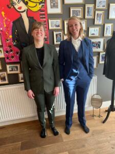 Trouwpakken-lesbische-bruiden-2