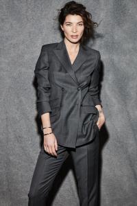 Vrouw broekpak grijs dames trouwkostuum 