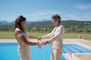 Vrouwelijk dames trouw broekpak gemaakt in champagne kleur