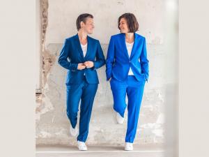 Vrouwelijk stoer trouwpak gemaakt voor lesbisch huwelijk