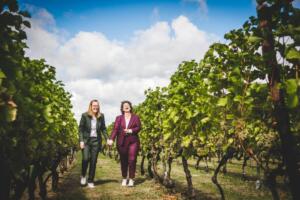 Vrouwelijke-trouwpakken-op-maat-gemaakt