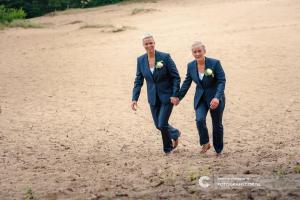 Vrouwelijke trouwkostuums met gilet gemaakt voor huwelijk Gea en Carrolyn