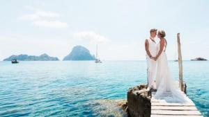 Wit Bruidskostuum vrouw gemaakt voor huwelijk Nelleke