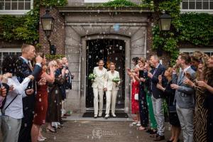 Witte dames trouwkostuums lesbisch huwelijk