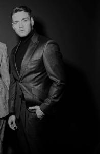 Vrouwelijk stoer trouwpak  in grijs 