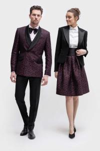 Vrouwelijke smoking met rok 