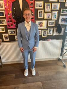 trouwpak-vrouw-met-gilet-en-blouse-op-maat